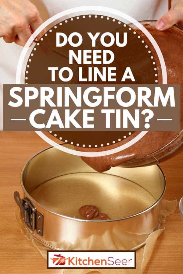 把蛋糕粉倒进蛋糕模里，你需要在蛋糕模里垫线吗?