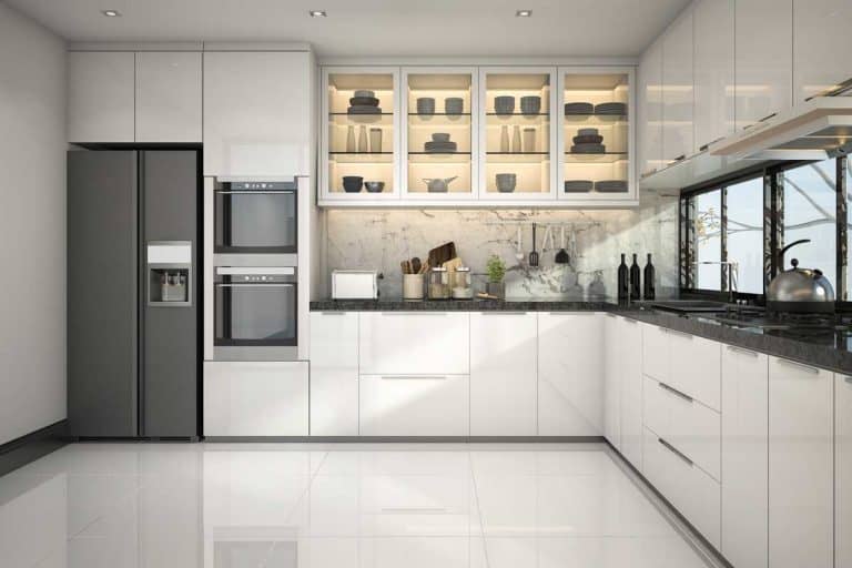 美丽的现代厨房白色瓷砖地板,瓷砖在厨房橱柜吗?bd手机下载
