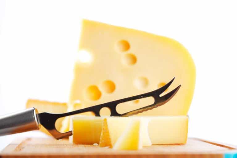 奶酪芝士刀砧板上,什么样的刀最适合切奶酪?[6]选项