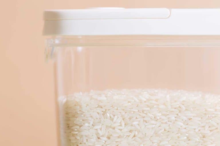 塑料透明的容器里面有米饭,大米可以储存在塑料食品容器?