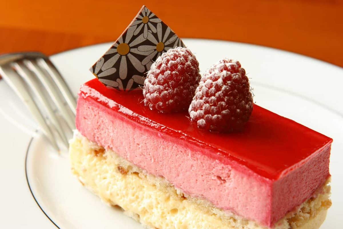 一块草莓蛋糕甜点＂width=