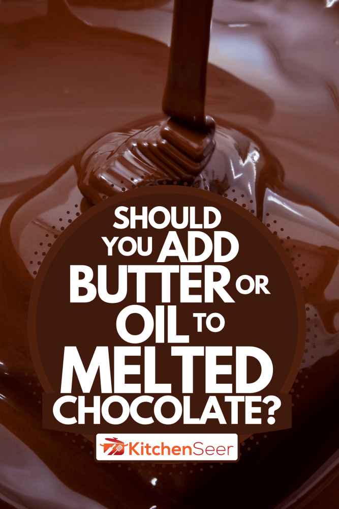 近距离的融化的巧克力,你应该加入黄油或油融化的巧克力吗?