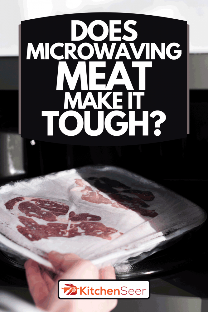 一个女人把肉放在微波炉在厨房,微波炉烹饪肉使它硬吗?bd手机下载