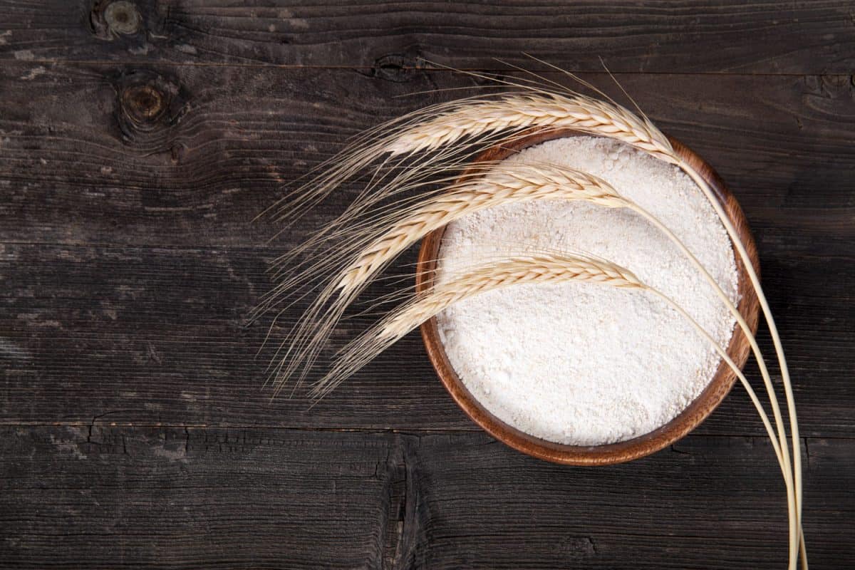 全麦面粉和放在上面的小麦，全麦面粉能保存多久?