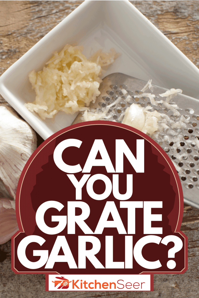 大蒜被磨碎,放在一个小容器里,你能磨碎大蒜吗?