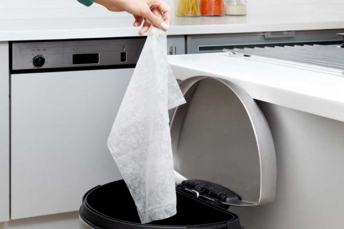 阅读更多关于这篇文章如何保持你的厨房en Trash Can From Sliding On The Floor