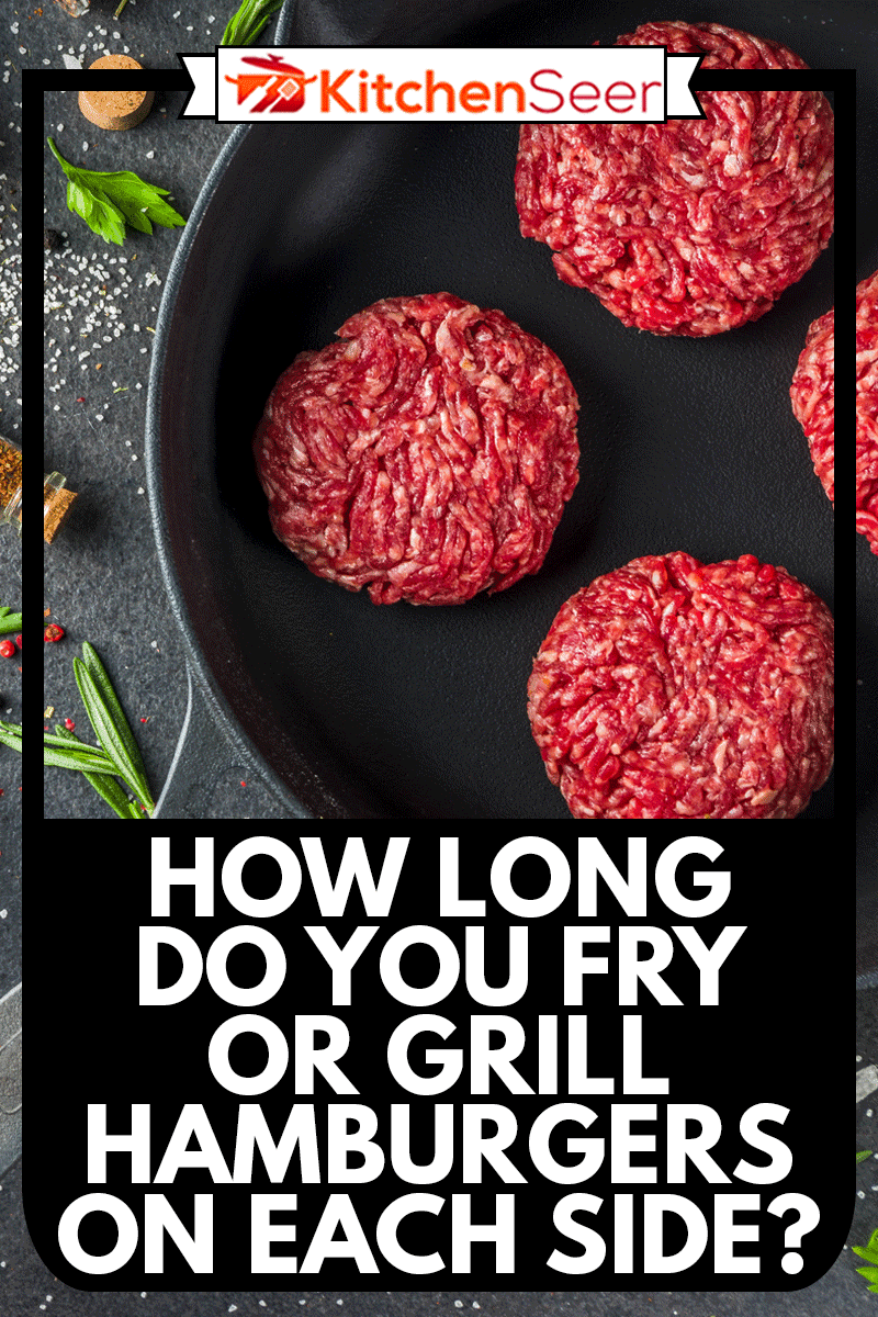 生肉末牛肉汉堡肉片。烹饪肉类和汉堡的背景与橄榄oi，多长时间你油炸或烧烤汉堡在每一面?