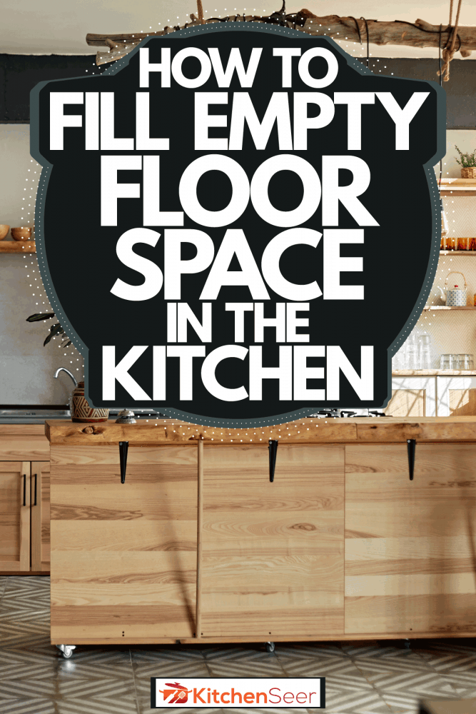 一个现代乡村风格的厨房，木制橱柜和木制早餐吧bd手机下载，如何填补厨房的空置空间