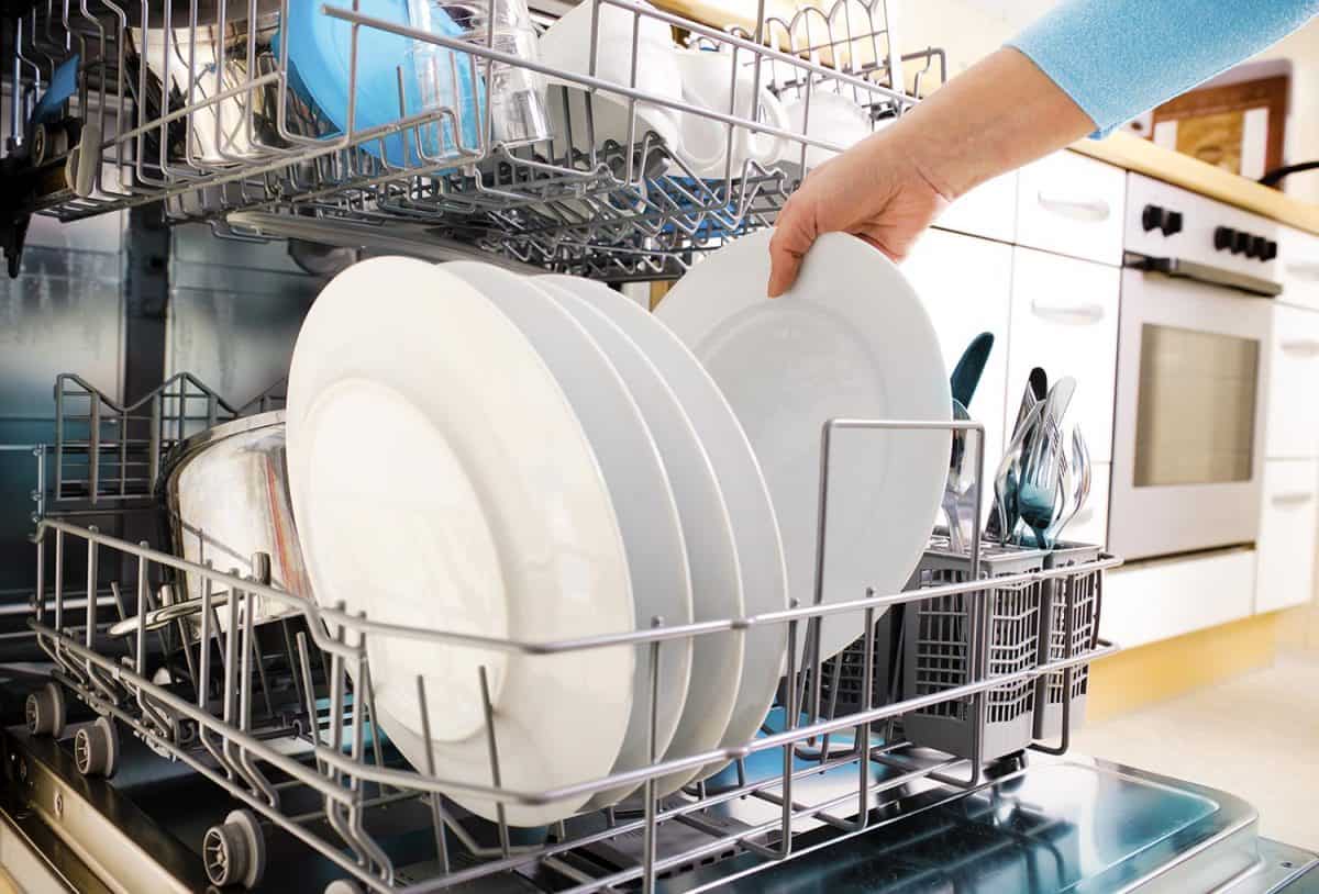 洗碗机里装满了厨房用具bd手机下载