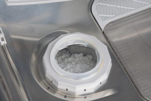 阅读更多关于这篇文章应该洗碗机的盐间有水吗?