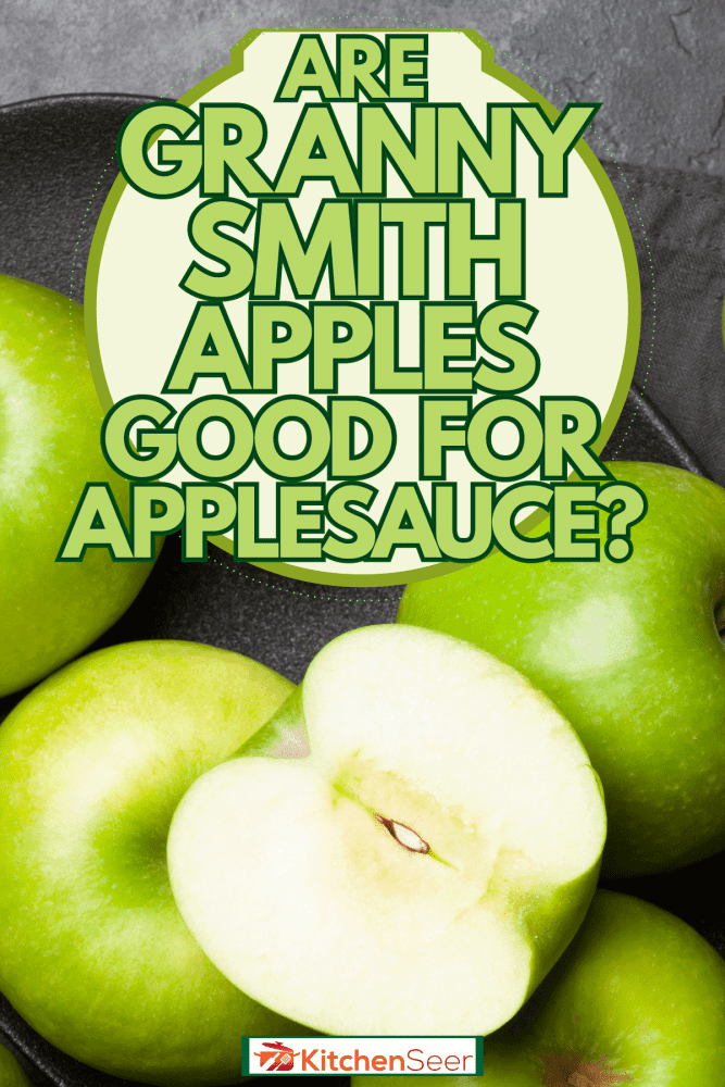 青苹果在一个小灰板用一块切片,是奶奶史密斯苹果有利于苹果酱?