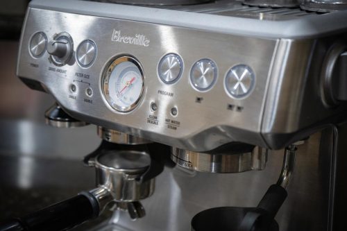 阅读更多关于文章多长时间清洁Breville浓缩咖啡机”decoding=