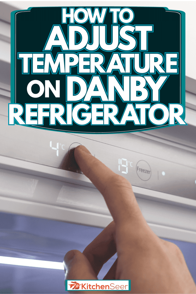 一个女人在调节冰箱的温度，如何在丹比冰箱上调节温度