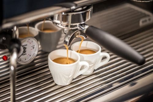 阅读更多关于这篇文章应该多久你缩小比例一个咖啡机?