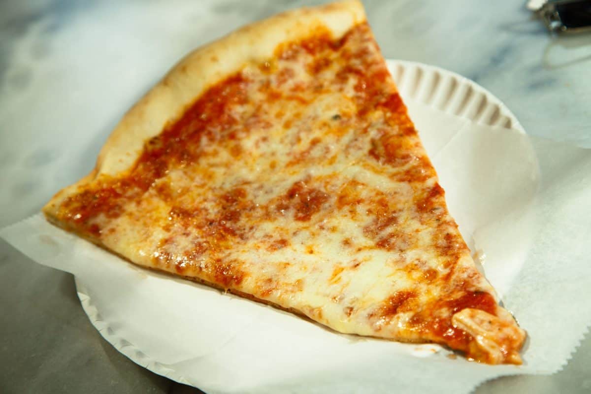纽约风格的披萨片