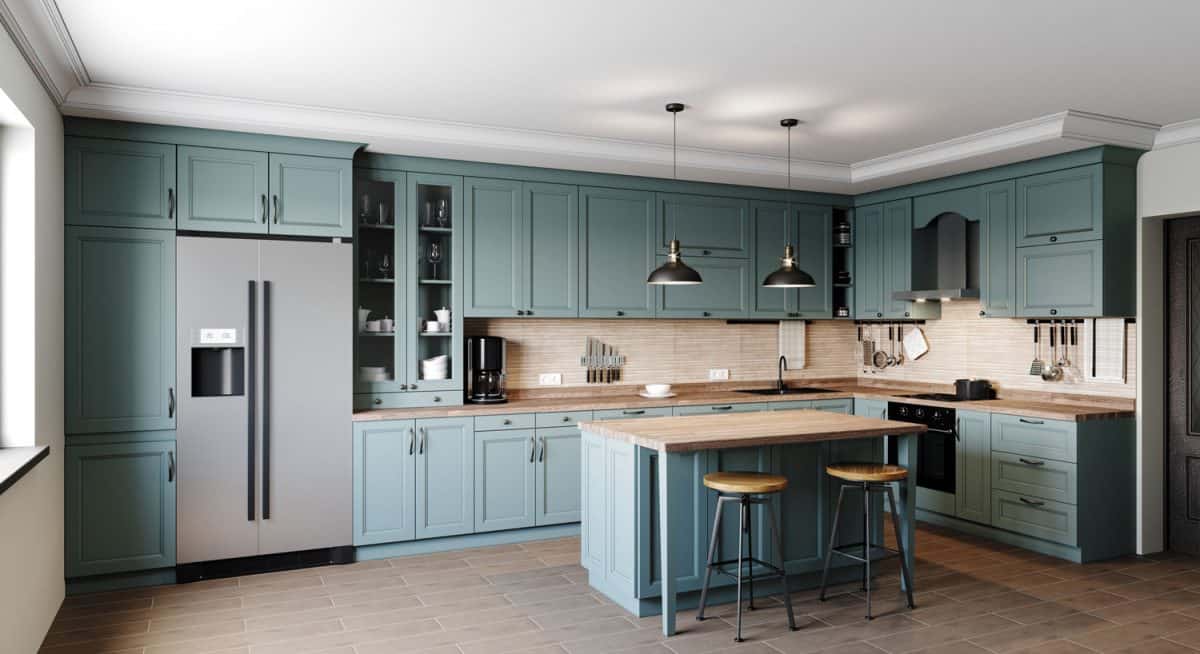 浅蓝色的厨房橱柜面板与木质橱柜相匹配bd手机下载