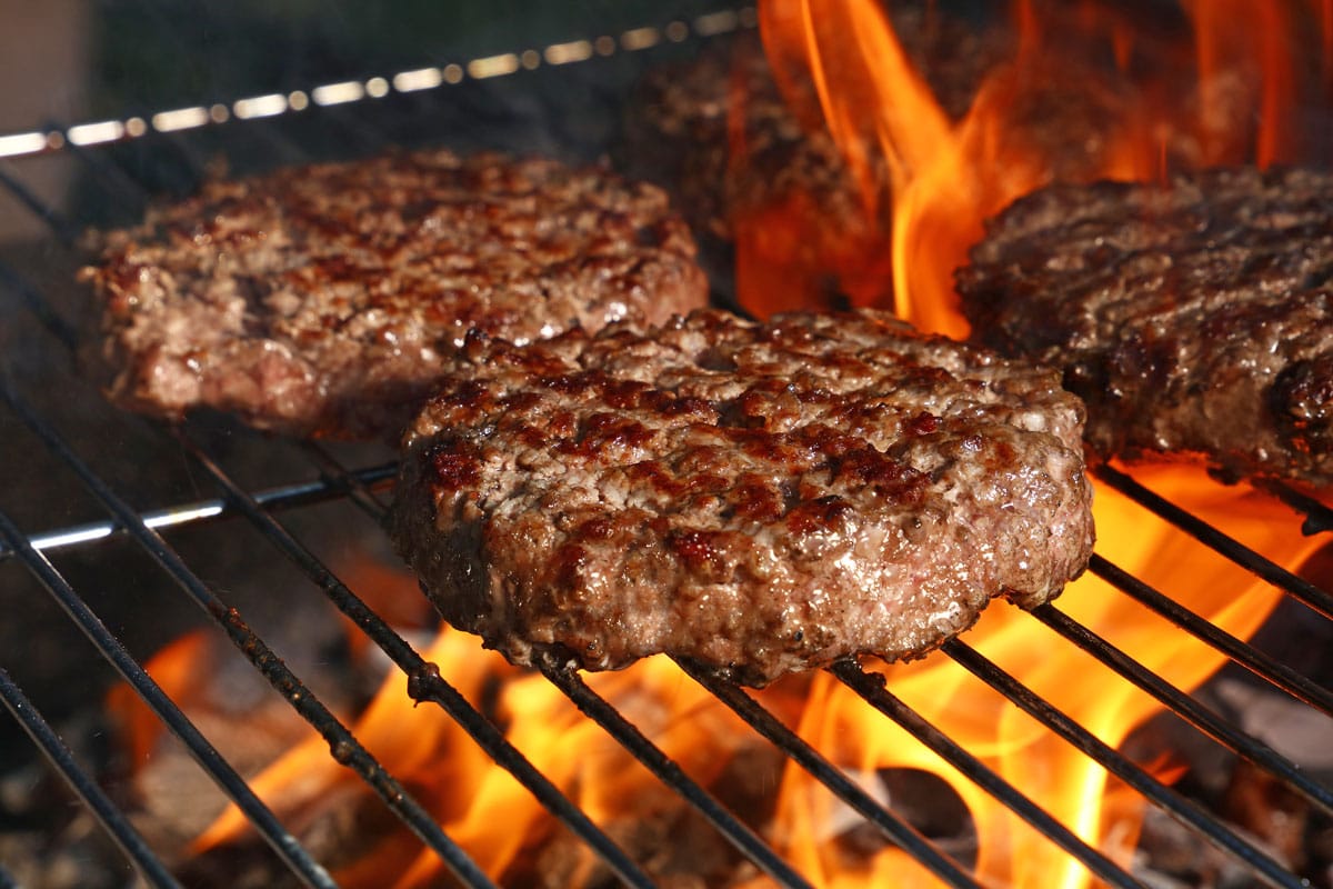 牛肉或猪肉烧烤汉堡汉堡准备烤烧烤火火焰烧烤