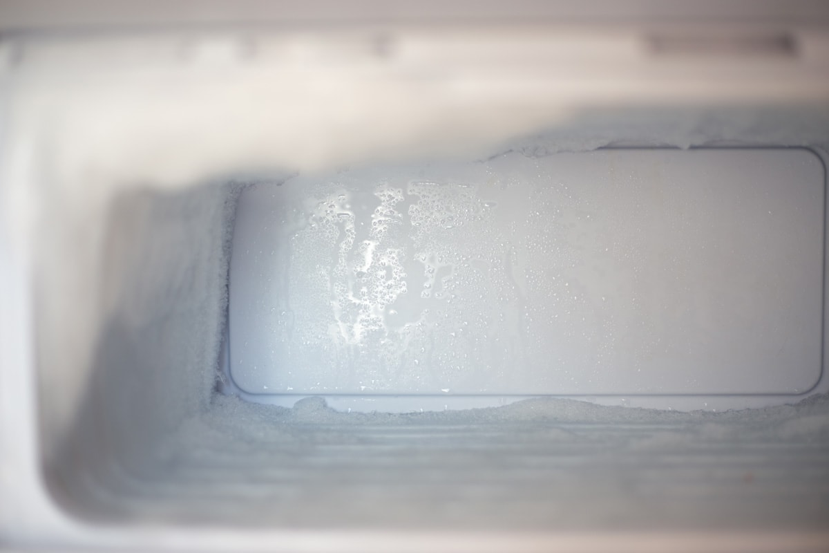 侧边积冰的冰箱