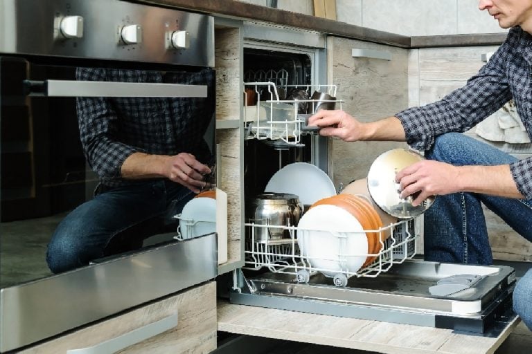 男人把脏盘子洗碗机、LG肥皂不溶解——该做什么