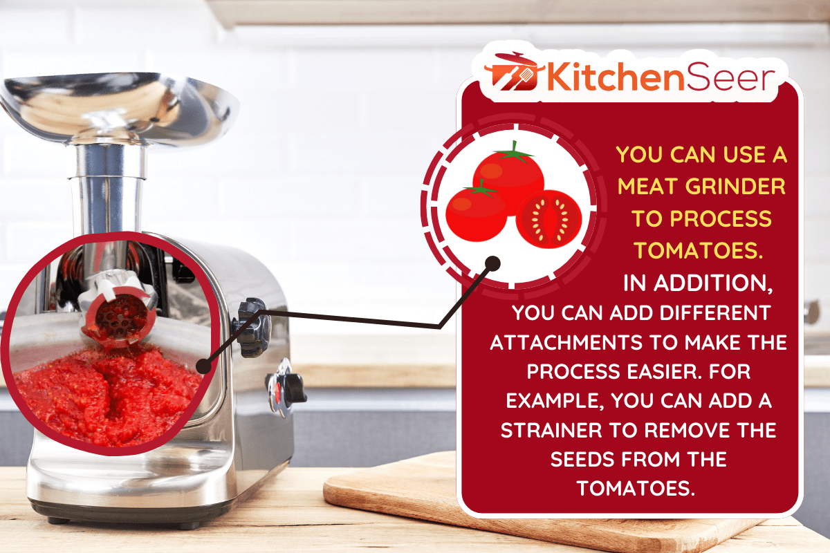 绞肉机和鲜肉放在厨房内部的木桌上。bd手机下载我能用绞肉机磨西红柿吗?