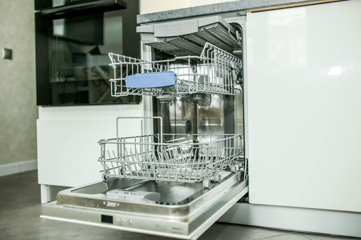 现代电动洗碗机内置于厨房的家具bd手机下载