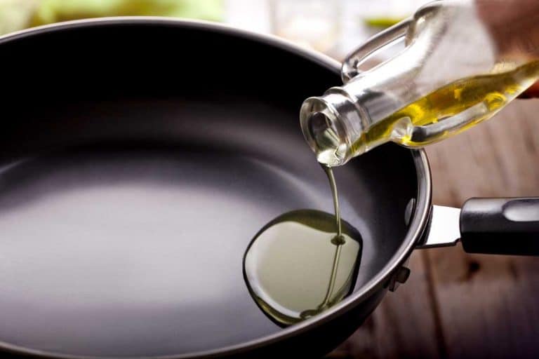 橄榄油倒在不粘锅上，橄榄油会毁了不粘锅吗?
