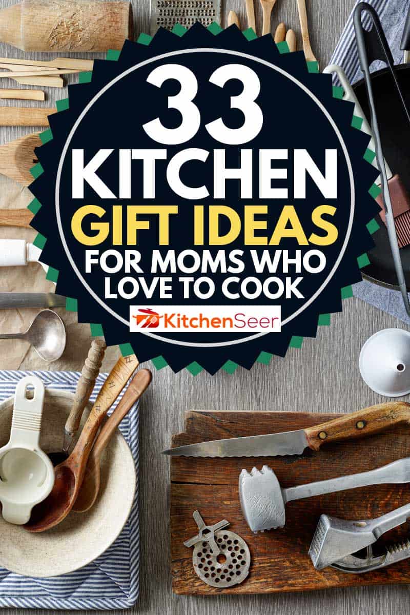 各种各样的厨房用bd手机下载具放在木桌上，给爱做饭的妈妈的33个厨房礼物想法