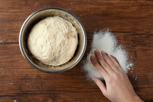 你能在不锈钢碗里安全地混合面包面团吗?”decoding=