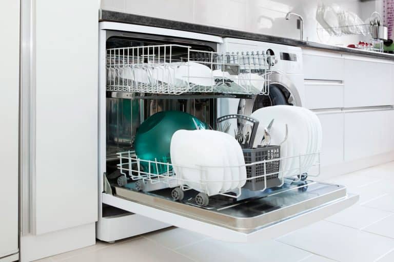 打开洗碗机碟子和其他厨具在里面,一个标准的洗碗机有多宽?bd手机下载
