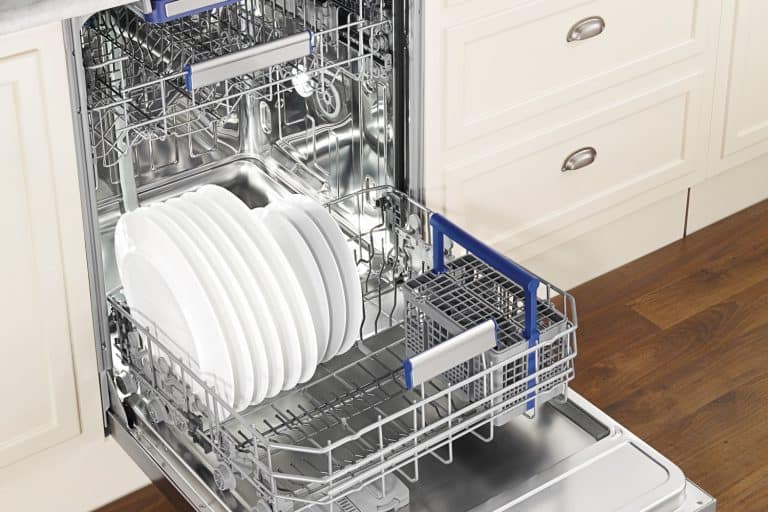 干净的盘子在开放国内厨房洗碗机,典型的洗碗机的高度是什么?bd手机下载(ADA洗碗机Inc .)