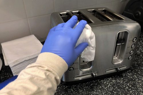 阅读更多关于如何清洁烤面包机的文章[6步]