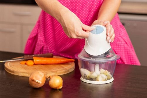 阅读更多文章《用食品加工机切洋葱的最佳方法是什么?》＂decoding=