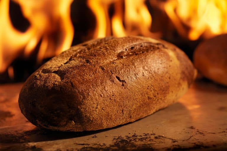 木材燃烧炉裸麦粉粗面包面包,10个面包的食谱与面团钩混合器