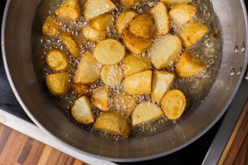 阅读更多关于这篇文章你应该干土豆煎或烤之前吗?