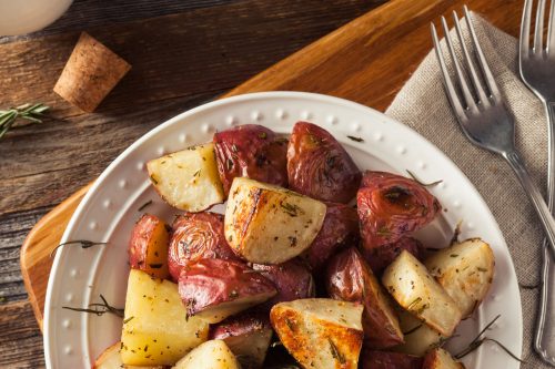 阅读更多文章如何烹饪红土豆- 10个美味的食谱!”decoding=
