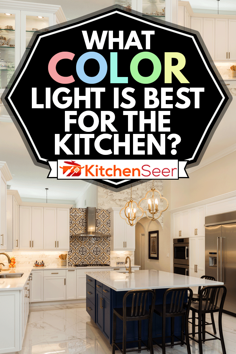 美丽的豪华庄园家庭厨房用白色橱柜、厨房灯最适合什么颜色的?bd手机下载