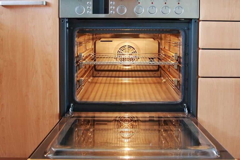 现代厨房打开烤bd手机下载箱灯,对流烤箱烹饪和烘焙更快吗?