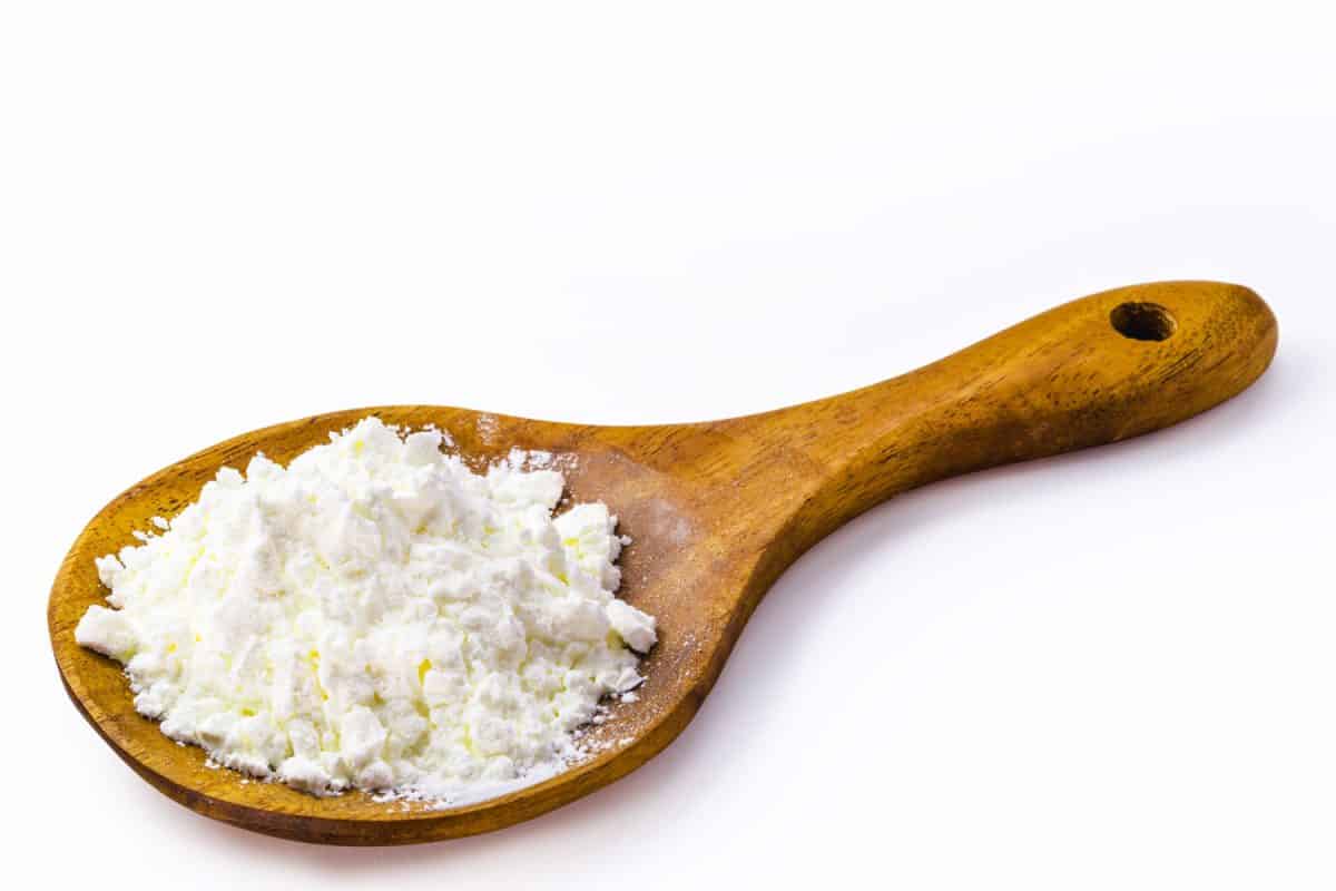 用玉米淀粉制成的面粉，用来做奶油或增稠剂