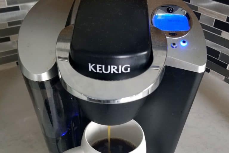 一个Keurig咖啡壶倒一小杯咖啡,你能把牛奶放到Keurig吗?