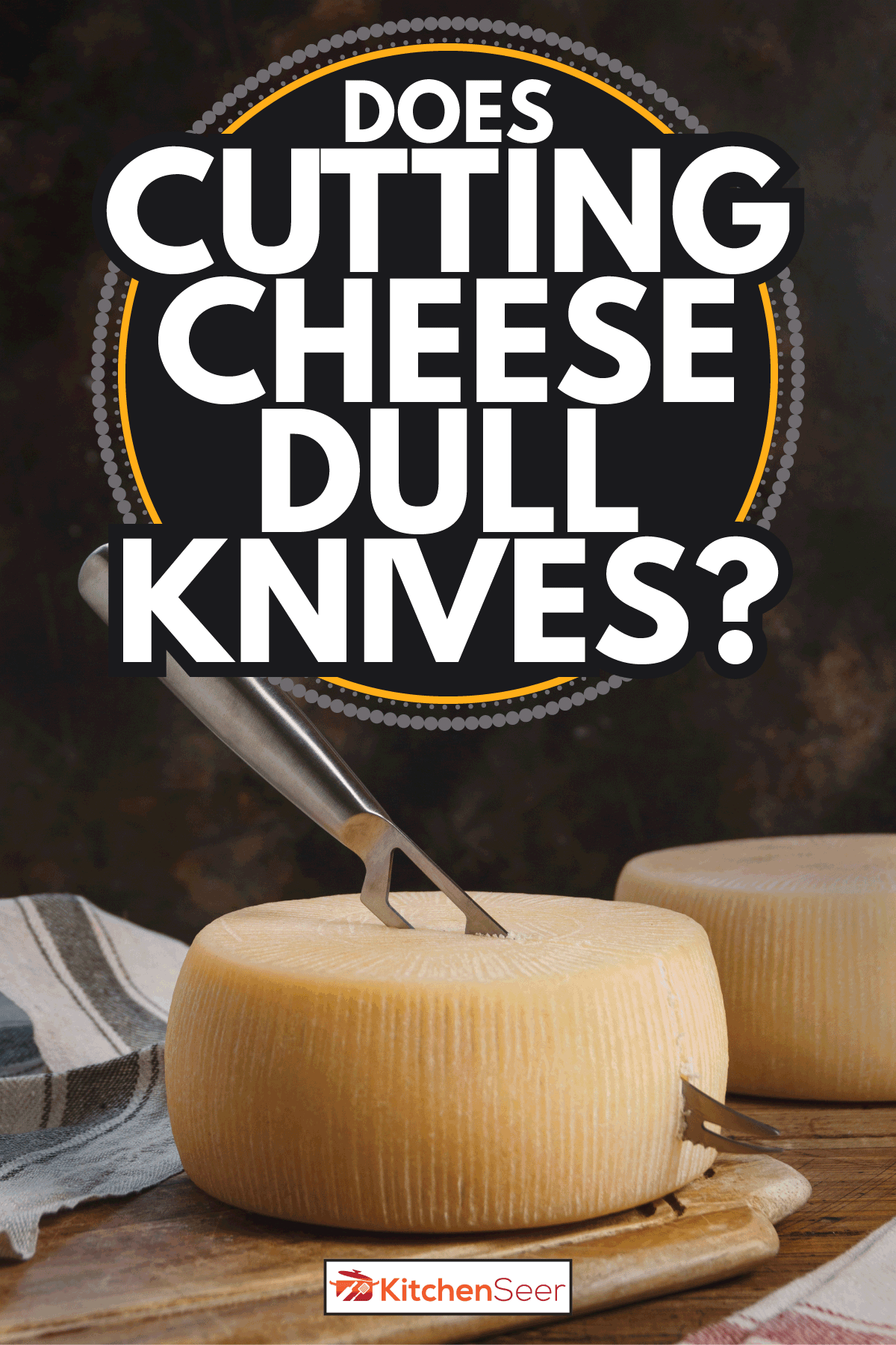 新鲜的自制奶酪放在木板上，用刀靠近。切奶酪是钝刀吗