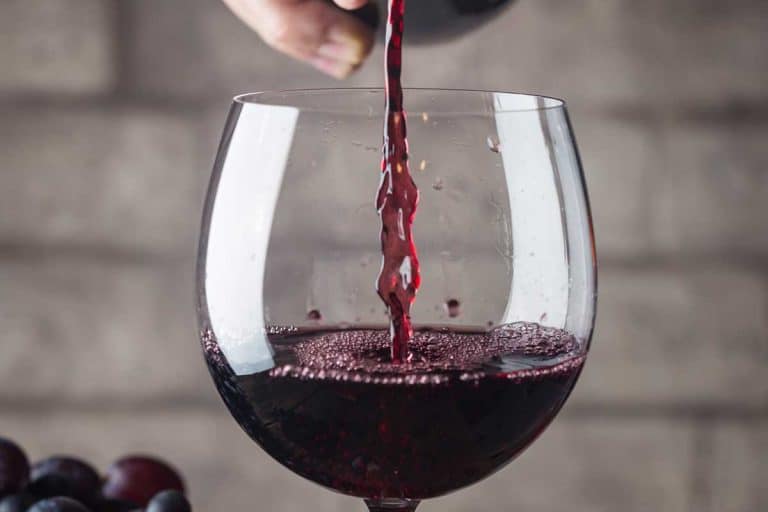 红酒倒进玻璃,你应该花多长时间喝杯酒吗?