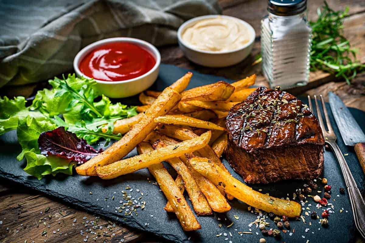 烤里脊肉配薯条和沙拉，《如何烤薯条》[Inc. 11必试食谱]