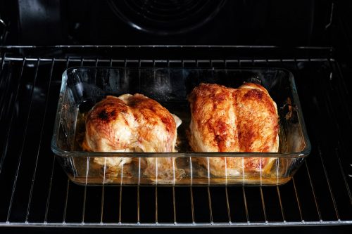阅读更多关于“在玻璃中烘焙时应该降低烤箱温度吗?”