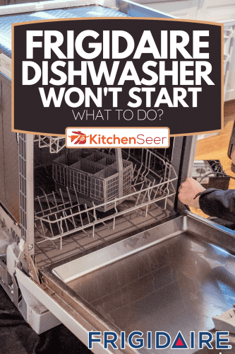 工程师打开洗碗机坏了修理它,电冰箱洗碗机不会开始——要做什么?