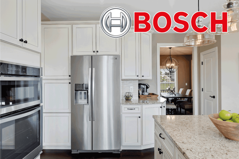 Granite-半岛体育官方地址countertops-with-beautiful-pendant-lights.-French-door-refrigeratorbd手机下载-in-new-kitchen.-Bosch-Refrigerator-Not-Making-Ice-What-To-Do