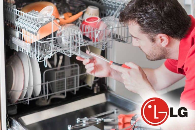 专业工人修理厨房的洗碗机,LG洗碗机不会启动,可能是错的呢?bd手机下载