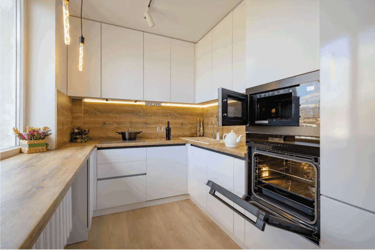 Well-designed-white-and-wooden-beige-modern-bd手机下载kitchen-interior-with-oven-door-opened.-Should-You-Leave-The-Oven-Door-Open-After-Baking