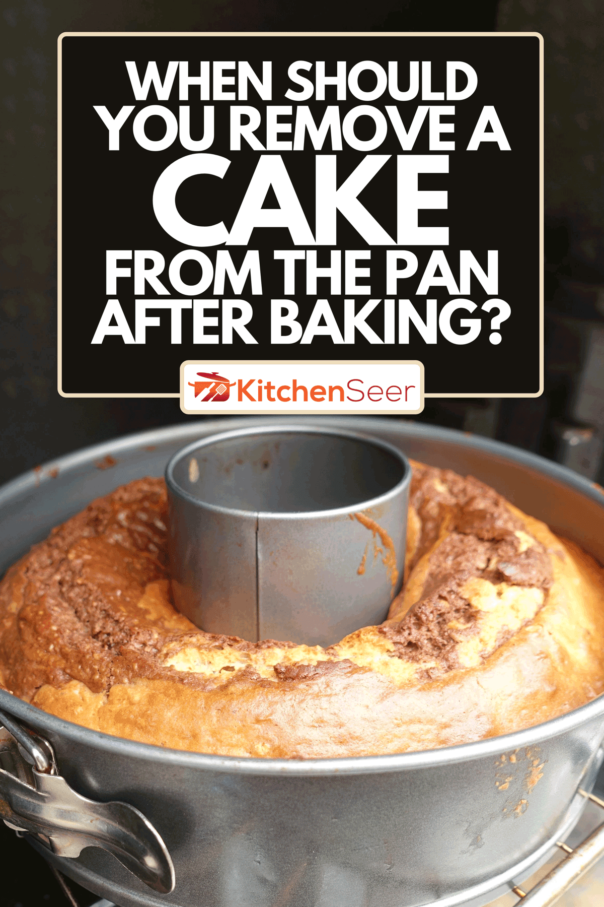 用蛋糕盘烤巧克力蛋糕，烤完后什么时候应该把蛋糕从蛋糕盘里拿出来?