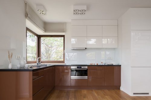 阅读更多关于“如何处理低厨房窗户周围的空间”这篇文章bd手机下载