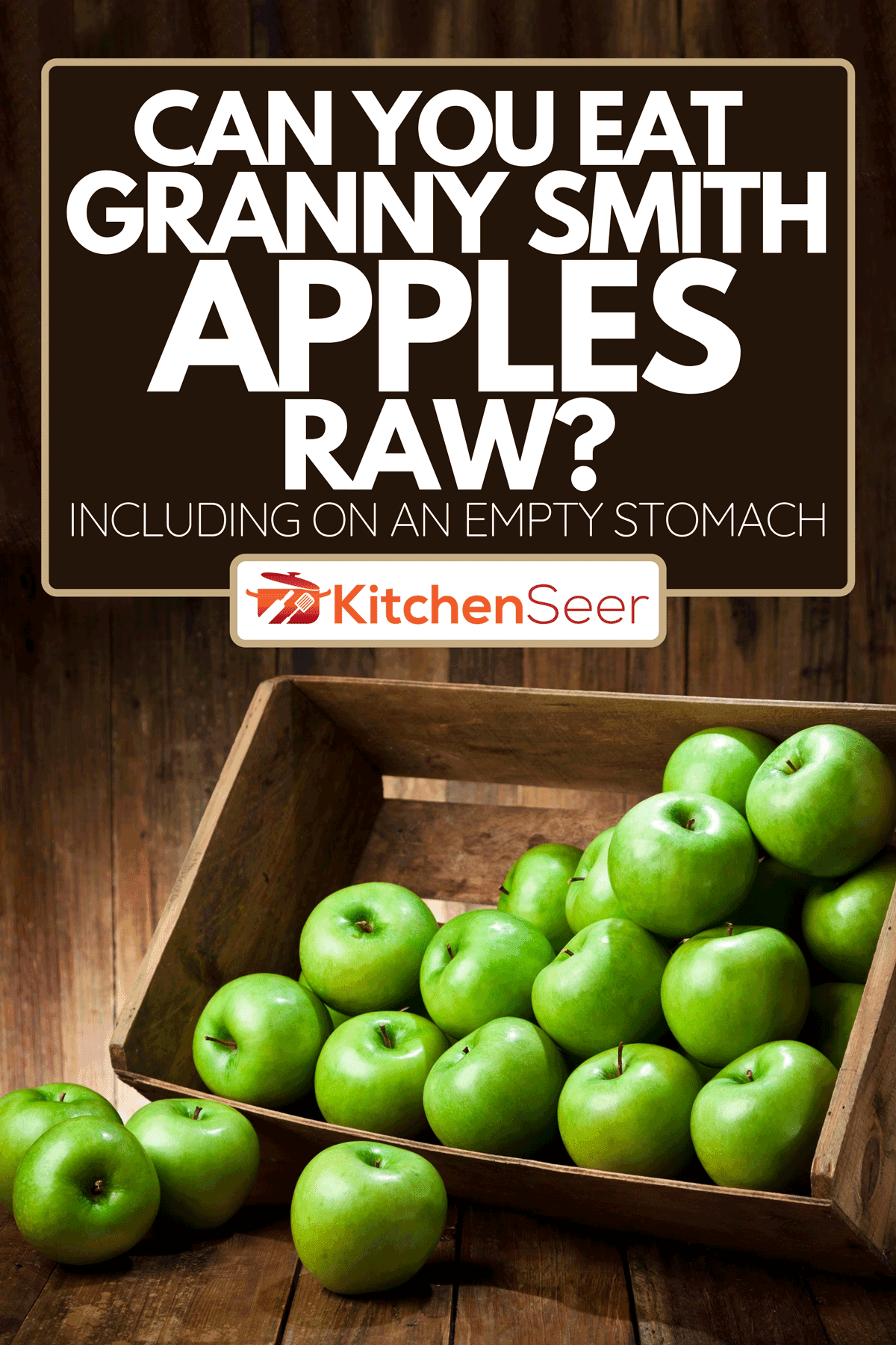 青苹果在乡村木头桌子上一箱,你能生吃奶奶史密斯苹果吗?(包括空腹)